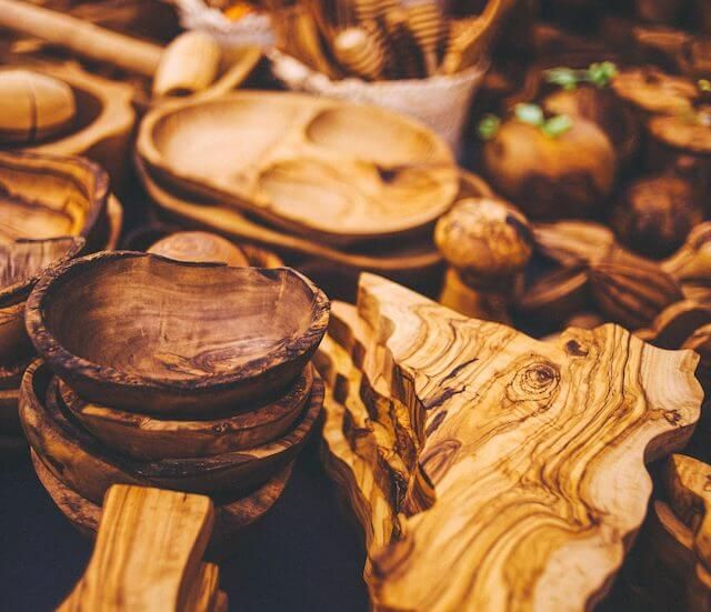 Handgefertigte Holzschalen und Holzlöffel