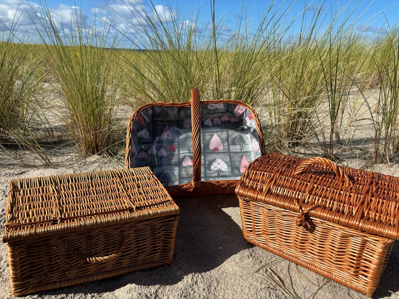 Picknickkörbe aus Weide am Ostseestrand